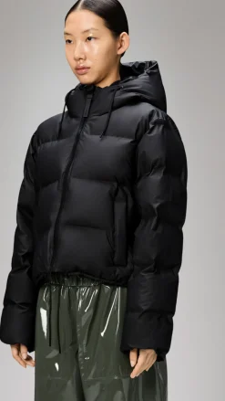 Alta Short Puffer Jacket in Black