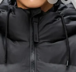 Alta Short Puffer Jacket in Black