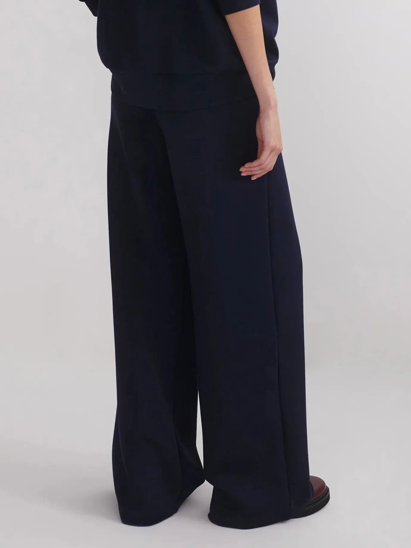 Black Extra Wide Leg Pant 32"