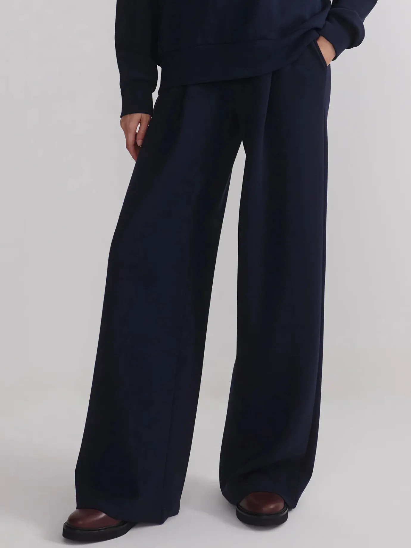 Black Extra Wide Leg Pant 32"