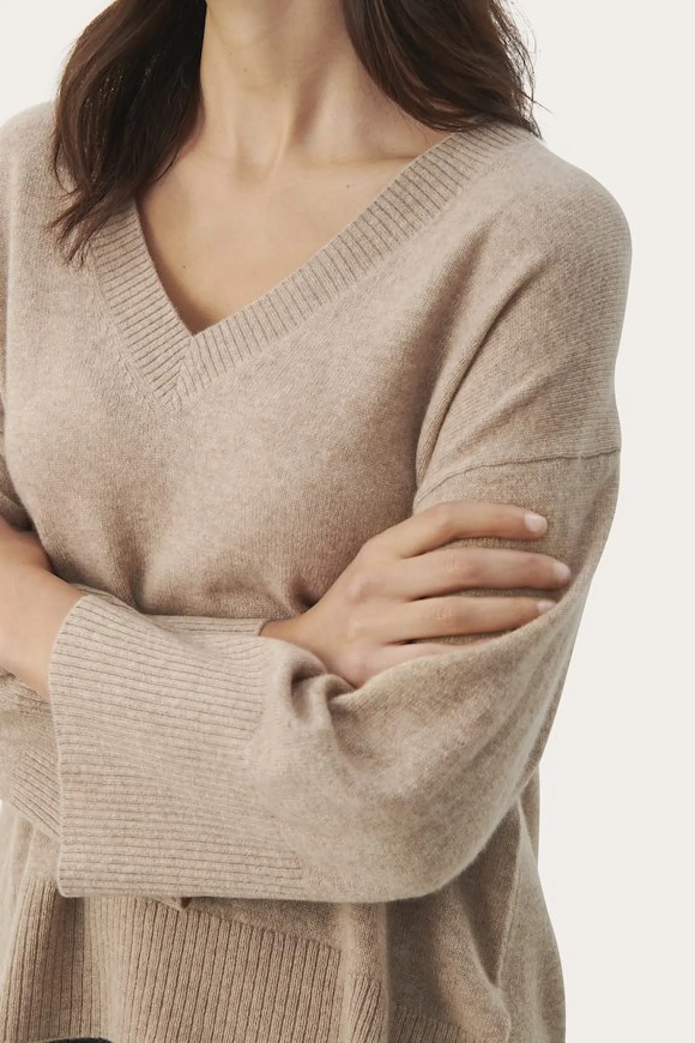 Hellin Light Camel Melange V Neck Cashmere Sweater