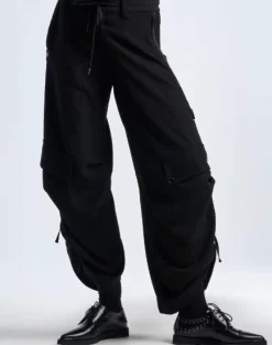 Outgoing Parachute Pants Black Tech Matte Satin