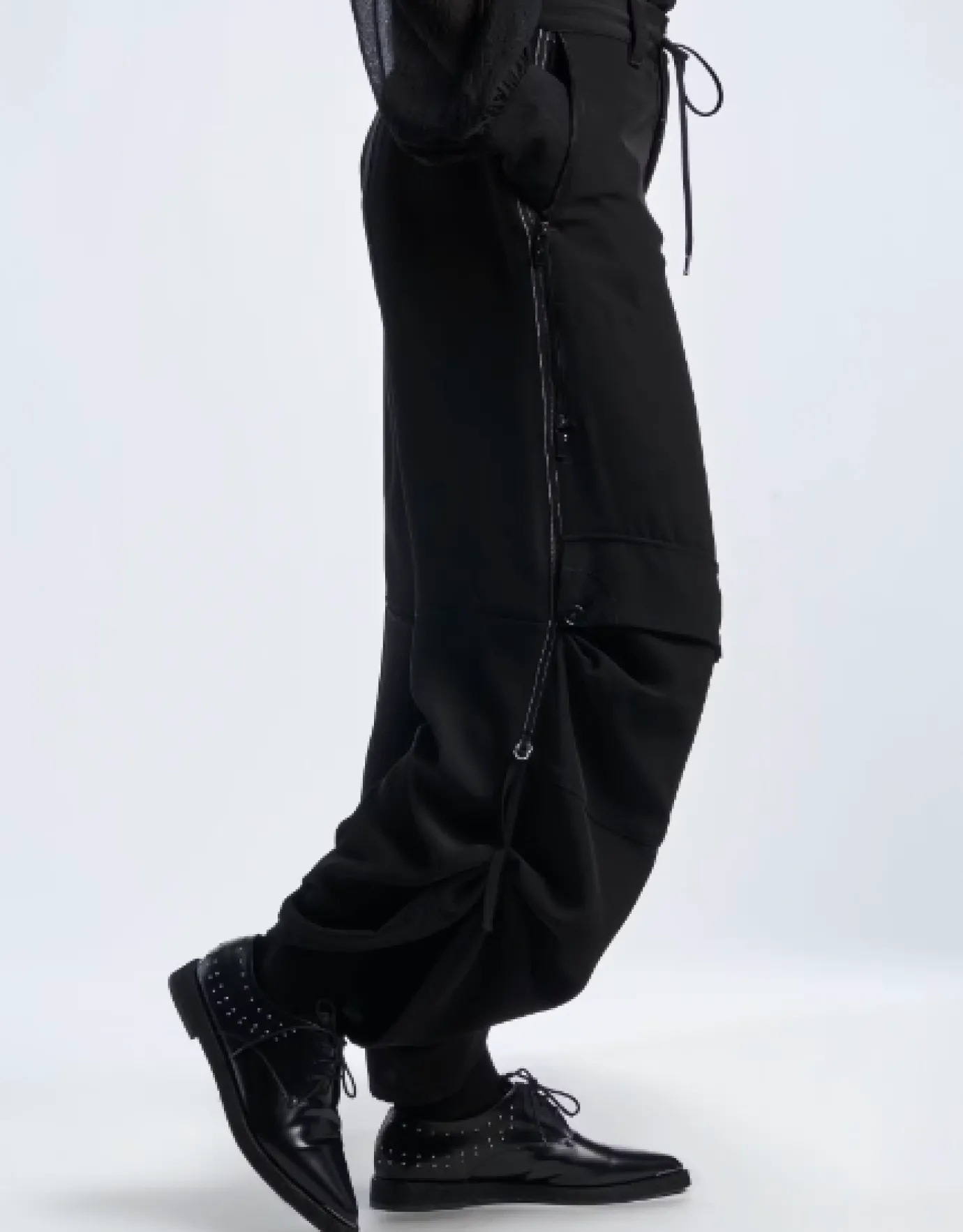 Outgoing Parachute Pants Black Tech Matte Satin