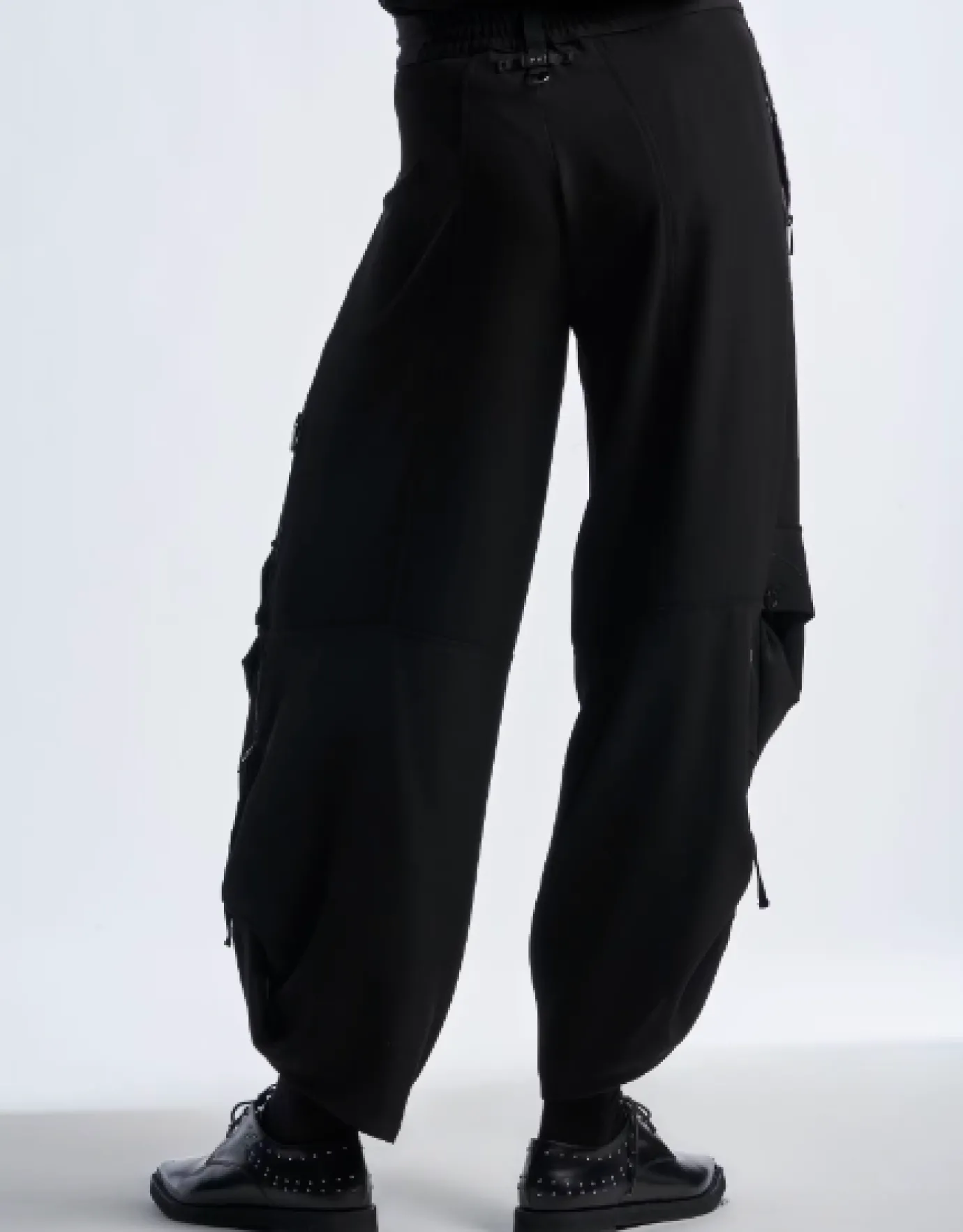 Outgoing Parachute Pants Black Tech Matte Satin