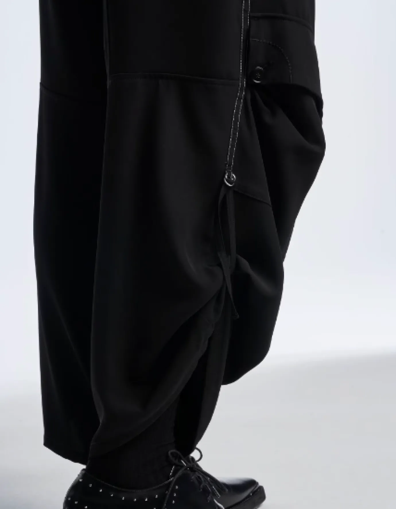 Outgoing Parachute Pants Black Tech Matte Satin
