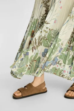 Taulla Creme Print Pleated Skirt